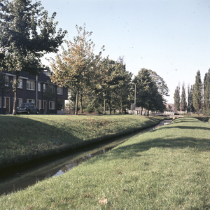 859569 Gezicht op de Inundatiekade aan de Lorentzlaan te Utrecht, die ten behoeve van de aanleg van de Kardinaal de ...